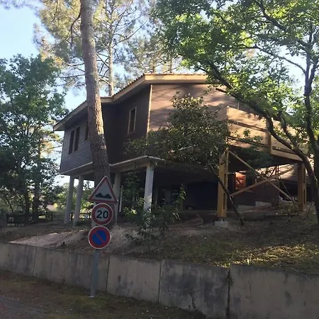 Surplombant La Pinede A 2km De L'ocean