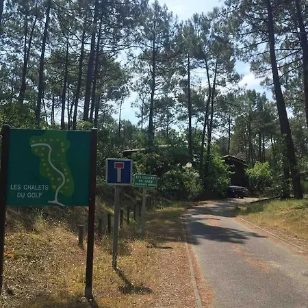 Surplombant La Pinede A 2km De L'ocean
